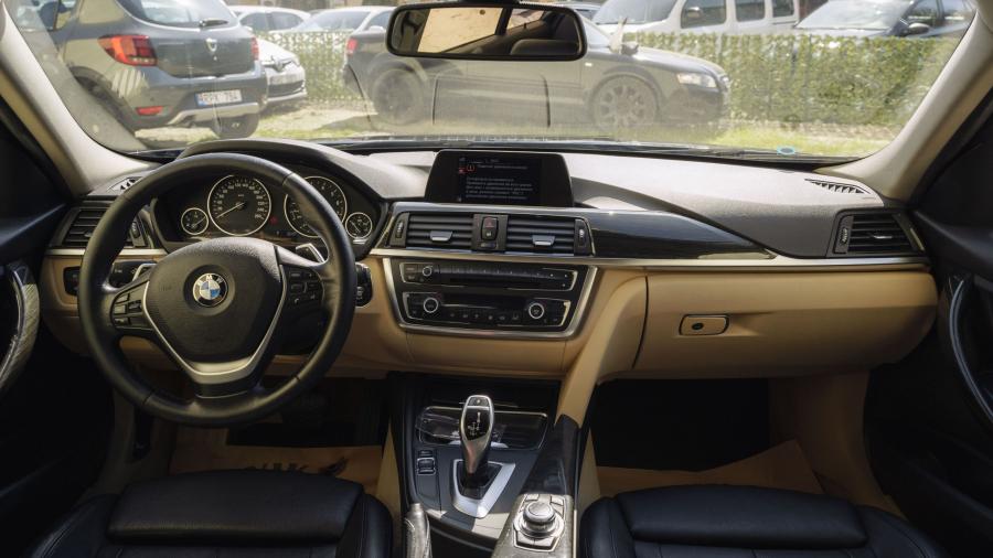 BMW 320i F30