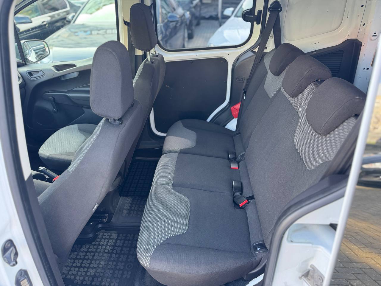 Ford Transit Courier