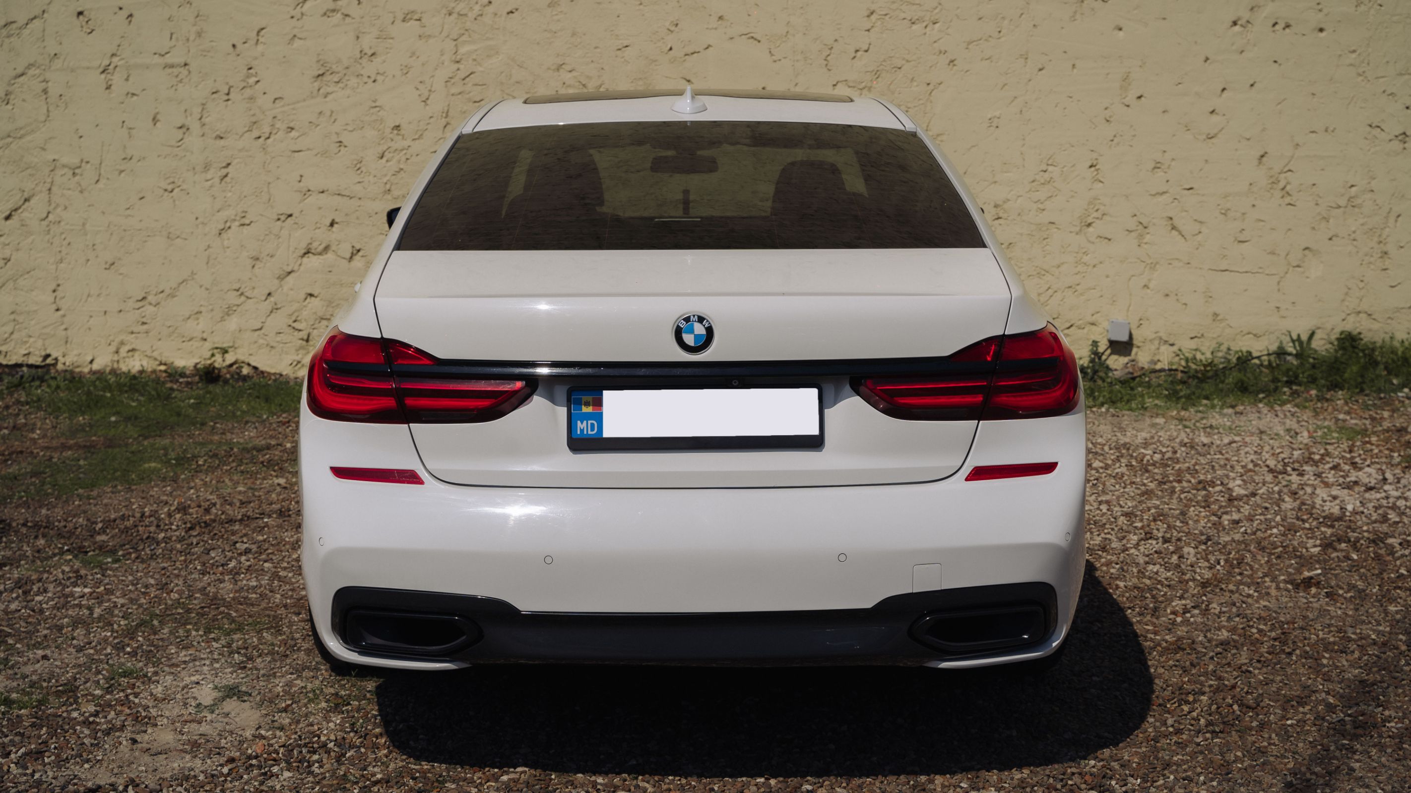 740i